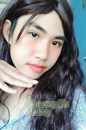 208628 - Pongarpha Age: 22 - Thailand