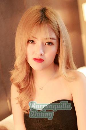 215775 - Selena Age: 25 - China