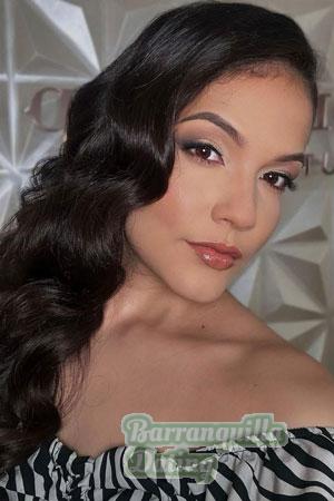 223714 - Laura Age: 22 - Colombia