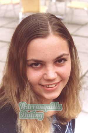 52080 - Elena Age: 33 - Russia