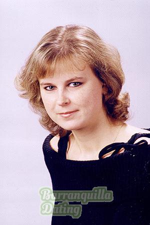 65752 - Elena Age: 28 - Russia