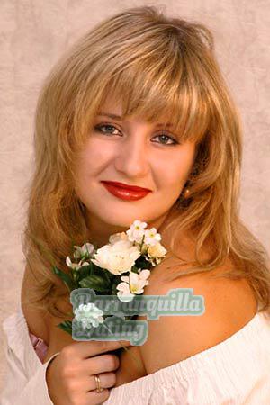 66370 - Larisa Age: 34 - Russia