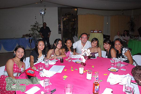 young-filipino-women-083