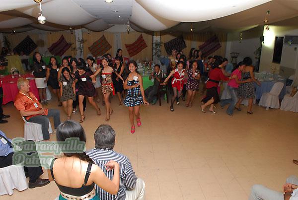 young-filipino-women-092